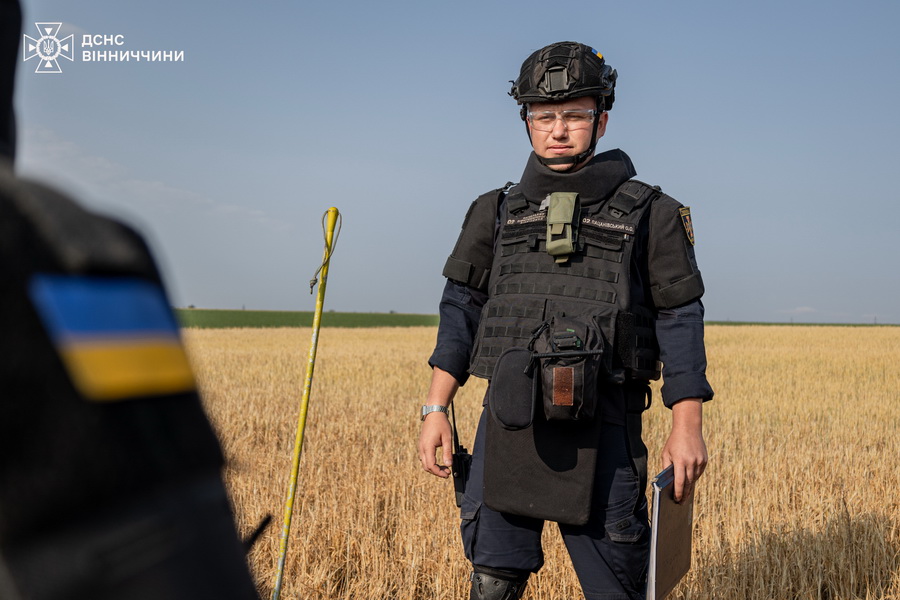 Вінницькі піротехніки розчищають Херсонщину від російської вибухівки - фото 9