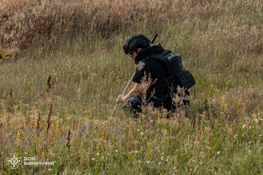 Вінницькі піротехніки розчищають Херсонщину від російської вибухівки - фото 4