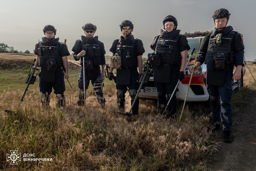 Вінницькі піротехніки розчищають Херсонщину від російської вибухівки - фото 10
