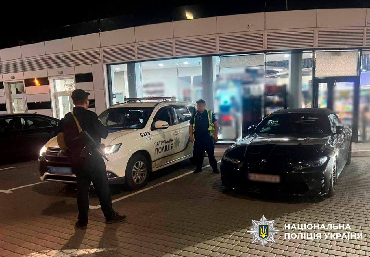 У столиці зупинили керманича BMW, який любив дрифтувати на парковці