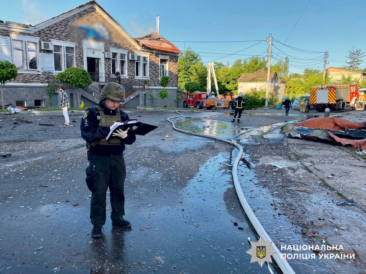 Одна людина загинула, 7 постраждалих: поліція документує наслідки атаки на Київщину - фото 6