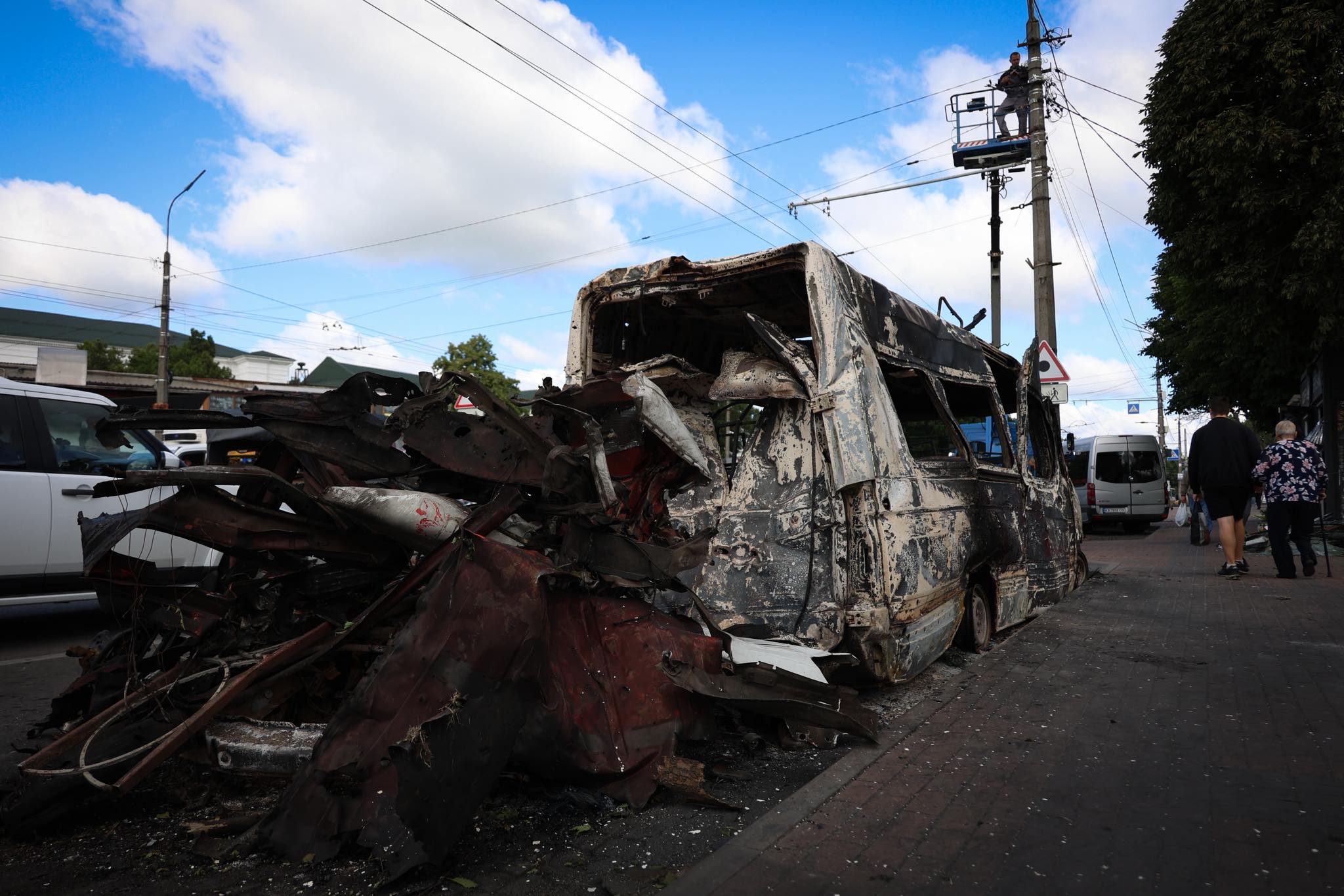 На Київщині з під завалів врятували двох жінок - фото 3