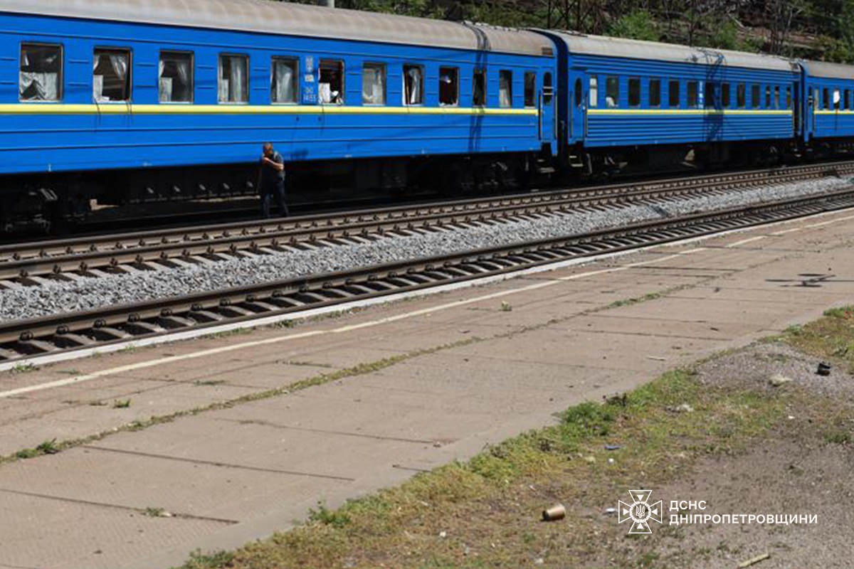 Три людини загинули під час ракетного обстрілу Дніпропетровщини - фото 8