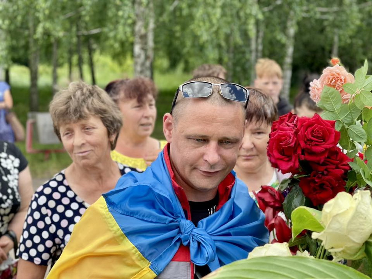 На Вінниччині місцеві мешканці зустріли двох воїнів, які повернулися з російського полону - фото 10