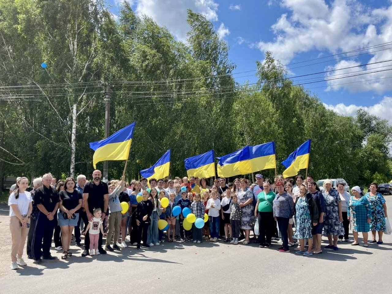 На Вінниччині місцеві мешканці зустріли двох воїнів, які повернулися з російського полону - фото 11