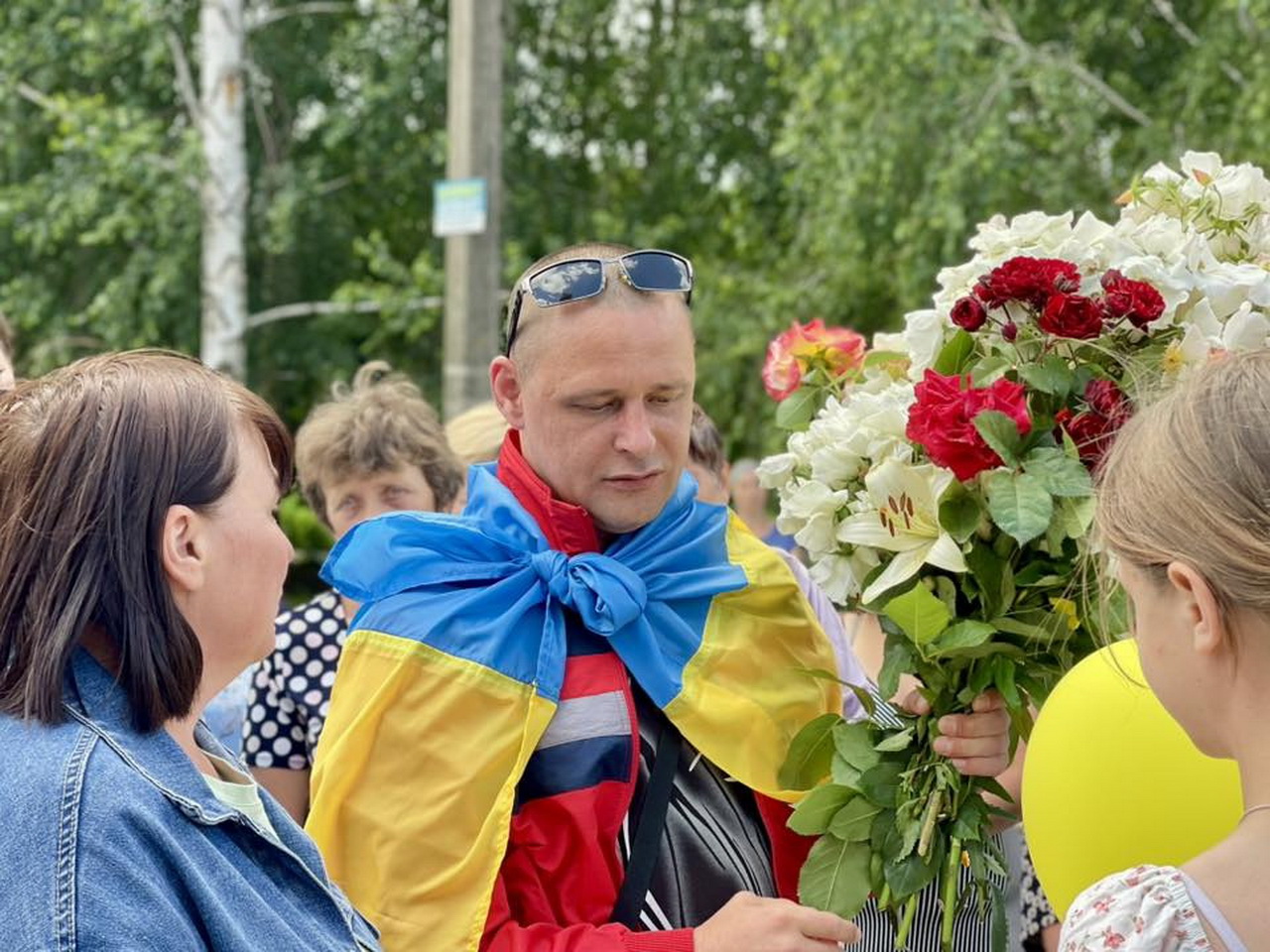 На Вінниччині місцеві мешканці зустріли двох воїнів, які повернулися з російського полону - фото 16