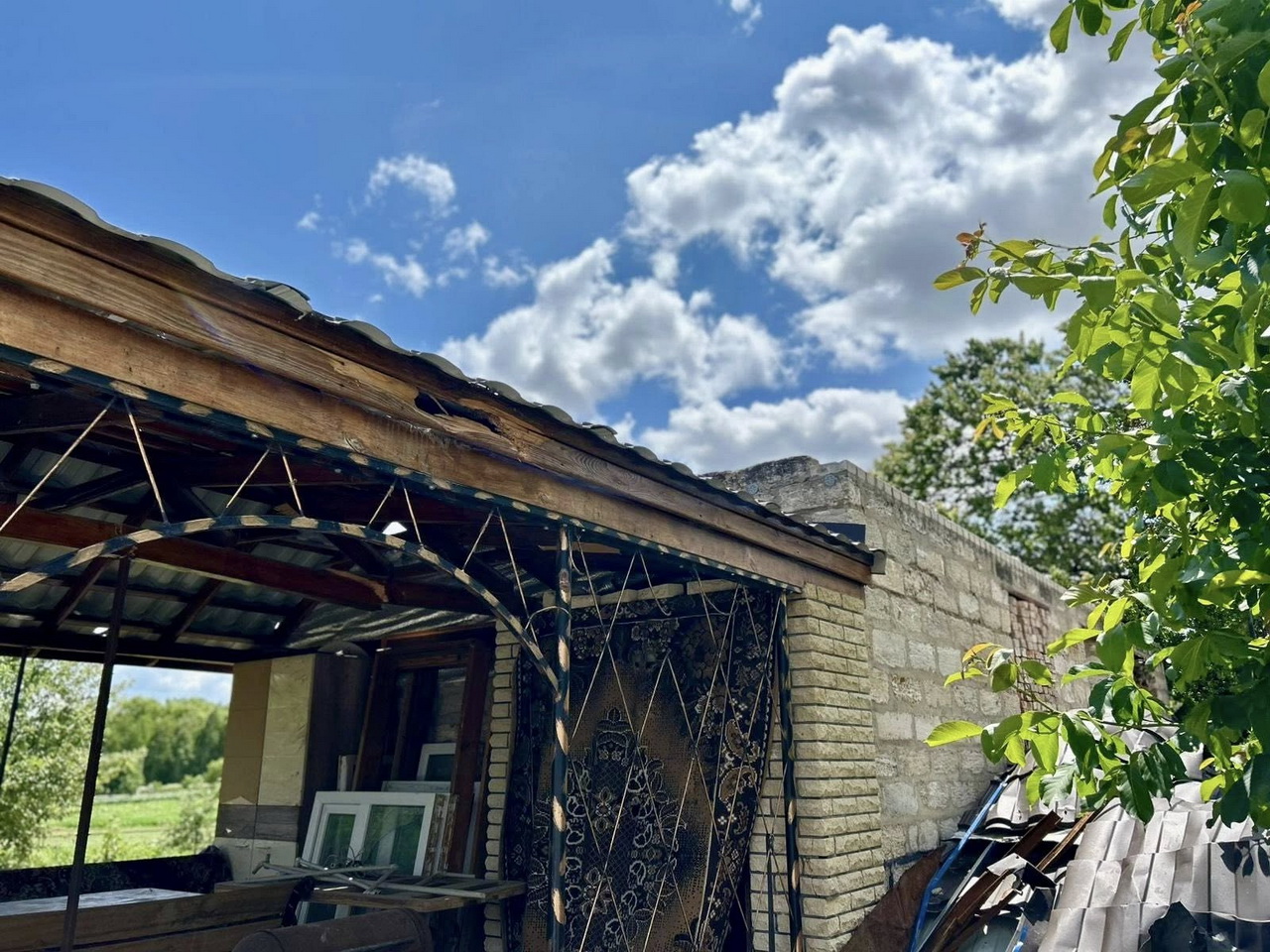 Залишився лише фундамент: родина відбудовує дім після атаки БпЛА на Вінниччині - фото 2