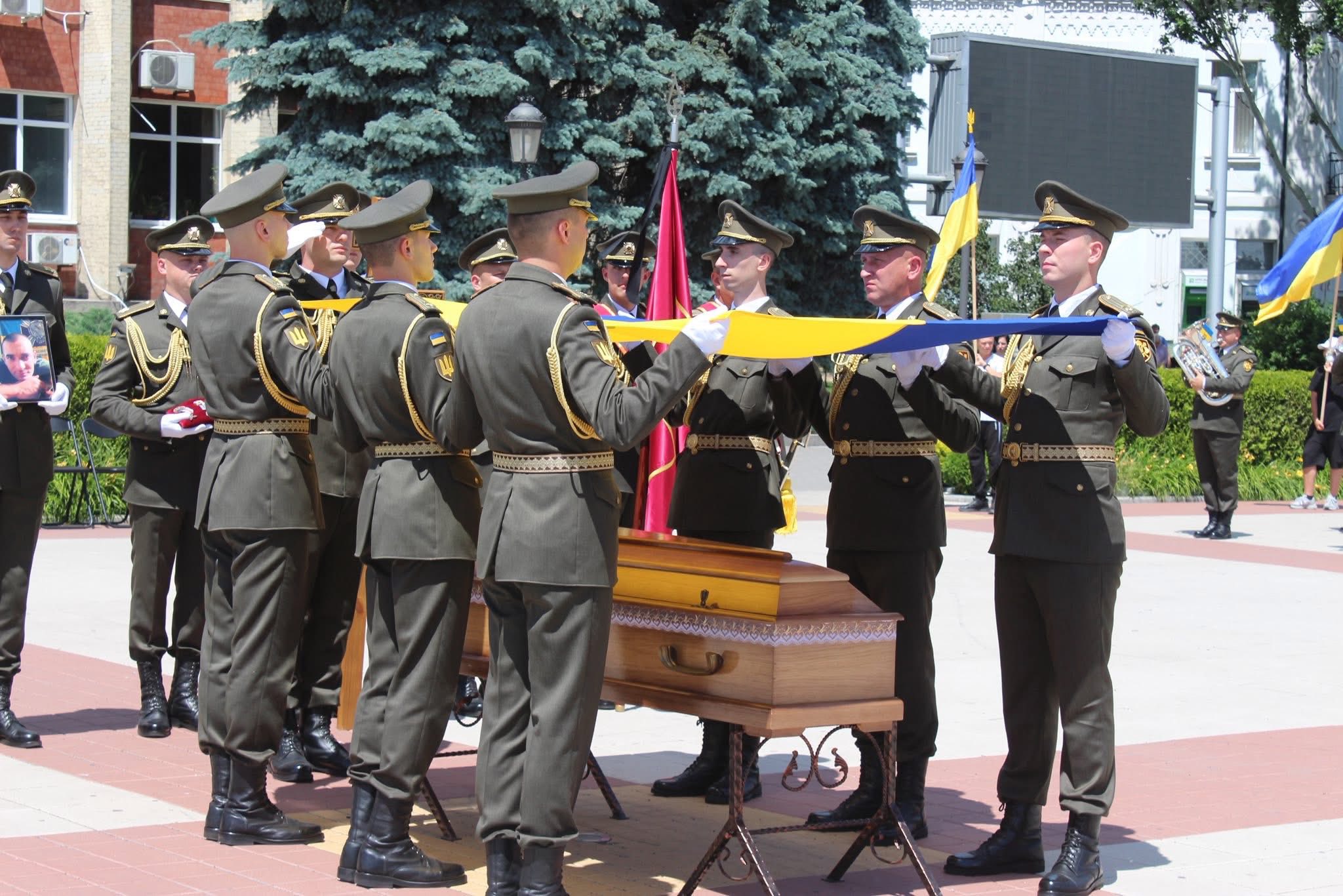 В Умані провели в останню путь комбрига 110-ої ОМБр - фото 2