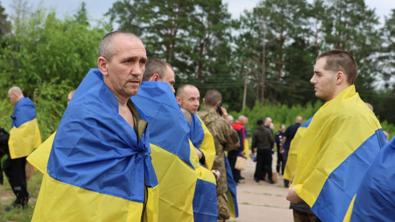Обмін полоненими: переважна більшість звільнених сьогодні була в полоні РФ понад 3 роки - фото 3