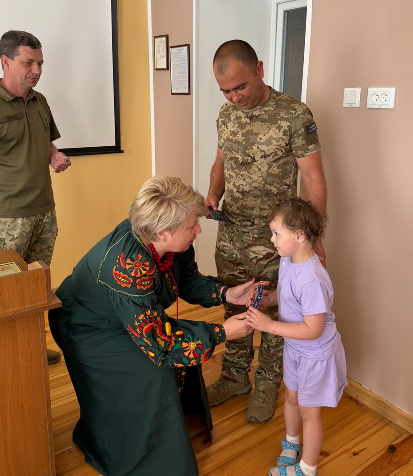 «За взірець у військовій службі»: воїну з Вінниччини вручили нагороду від ЗСУ - фото 3