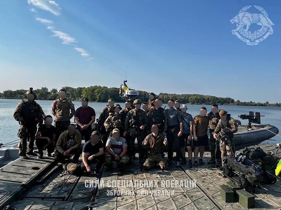 Три роки тому на Зміїному підняли український прапор, повернувши контроль над островом - фото 4