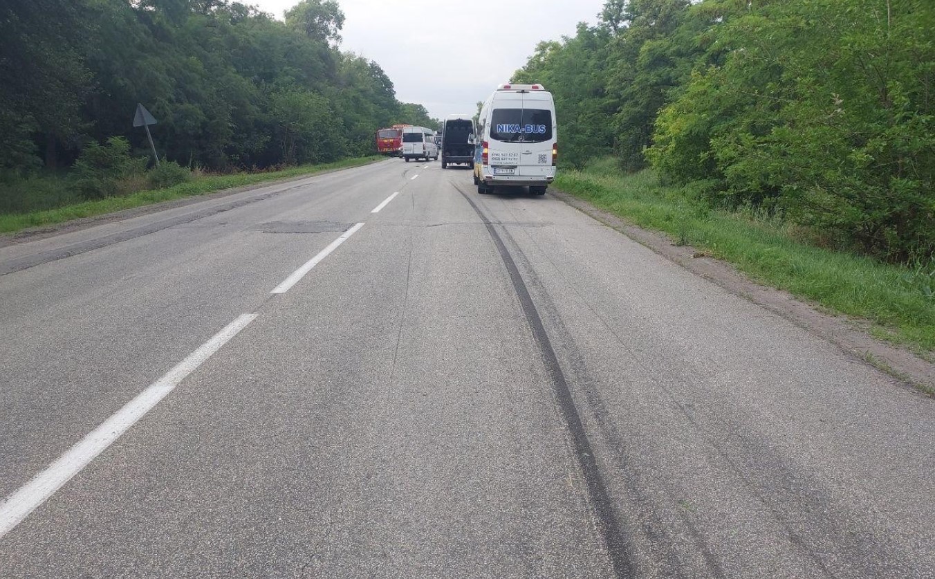 Автобус перекинувся поблизу Дніпра, відомо про загиблого - фото 2