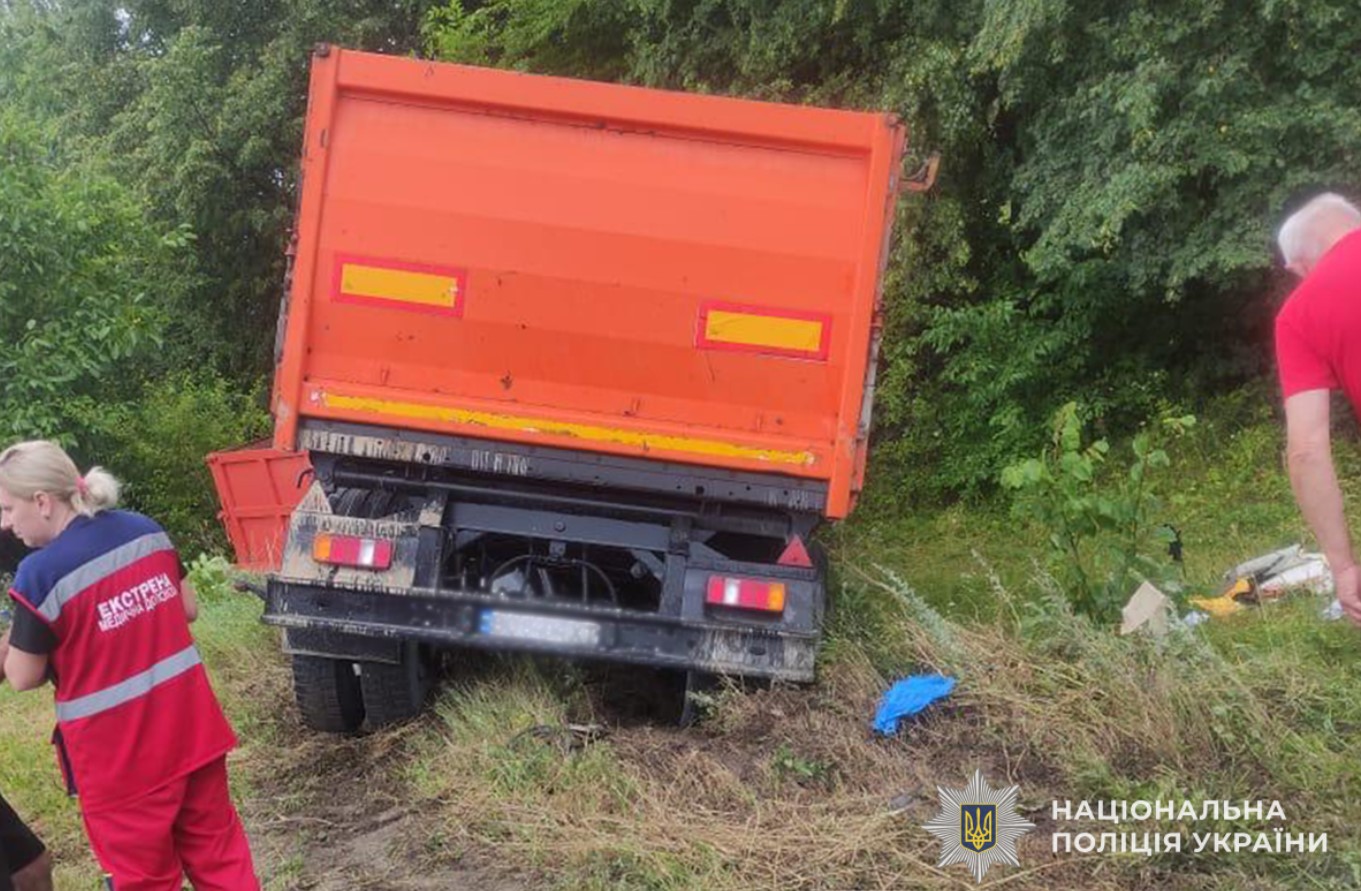 Чотири людини загинули на Тернопільщині: вантажівка розтрощила легковик - фото 2