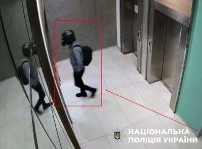 Зловмисник у шоломі побив дівчину та відібрав телефон - фото 2
