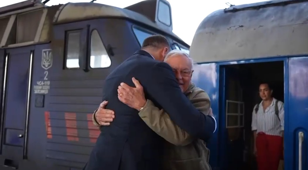 В Київ прибув спецпредставник Президента США Кіт Келлог - фото 2