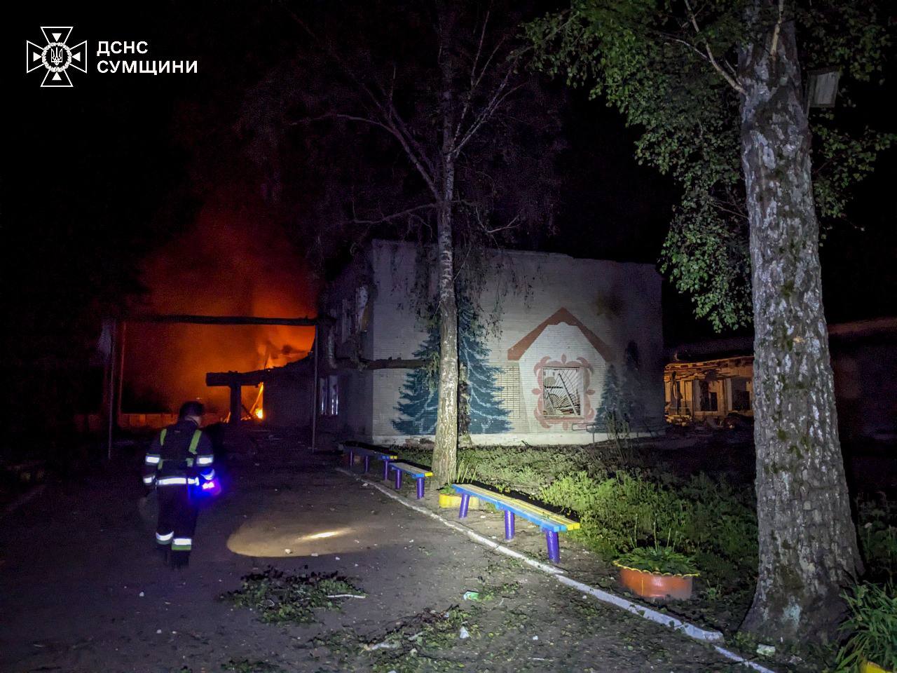 На Сумщині росіяни атакували медичний заклад - фото 3
