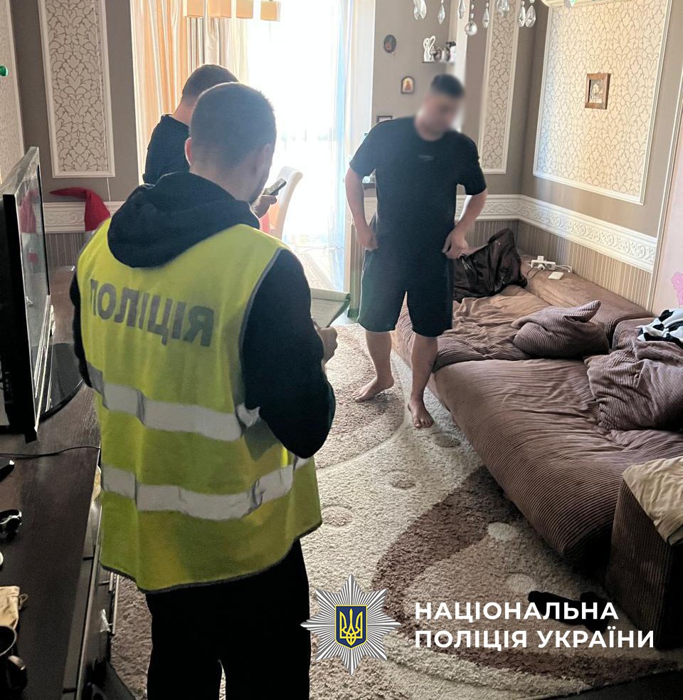 У Києві викрали 15 мільйонів гривень із багажника авто пункту обміну валют - фото 4