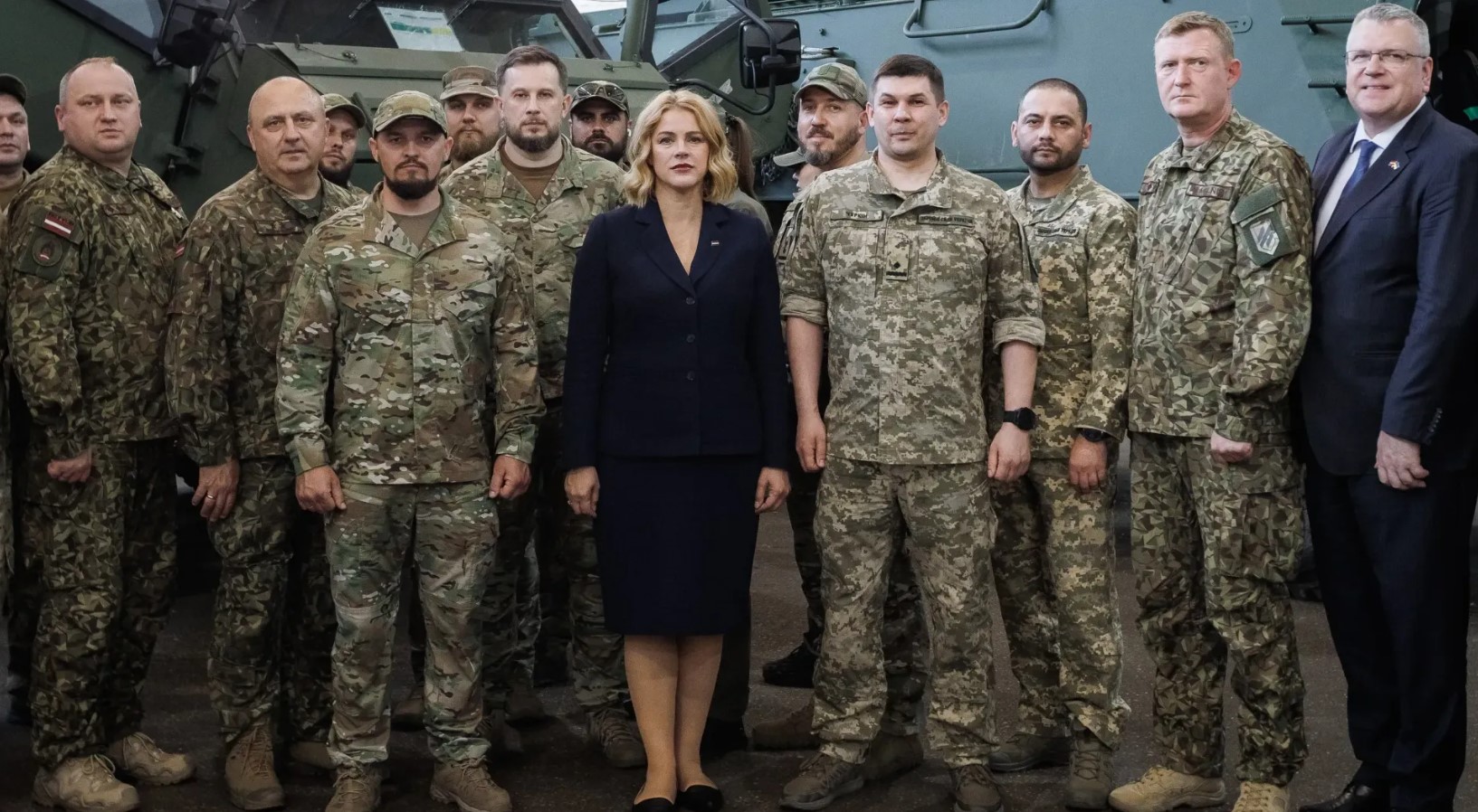 Латвія передала Третьому армійському корпусу бронетранспортери Patria