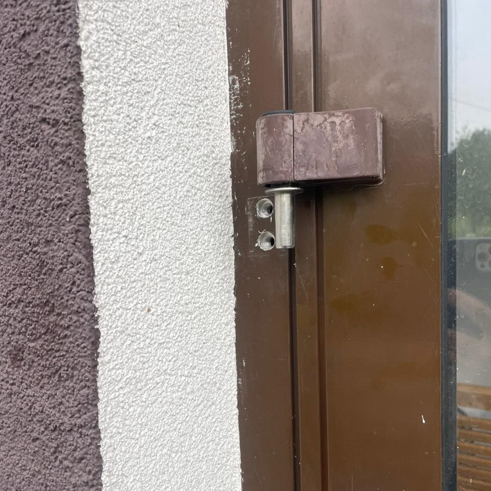 На Вінниччині затримали жінку, підлітка і пенсіонера, які проникли до чужого будинку