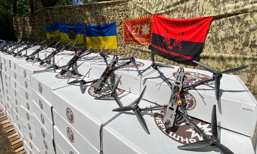 Кличко передав від громади Києва бійцям на фронт ще 3000 БпЛА