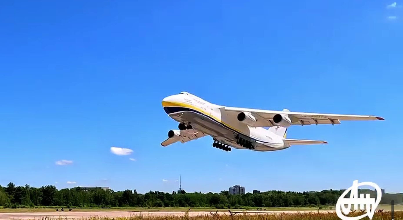 Україна модернізувала і підняла в небо літак Ан-124, його кияни знімали на відео - фото 7