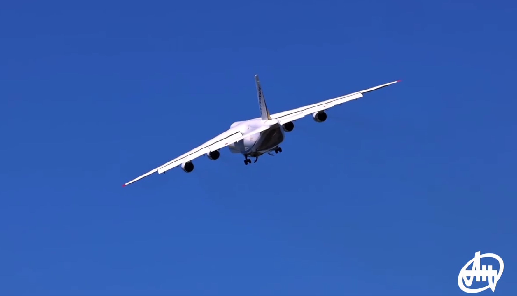 Україна модернізувала і підняла в небо літак Ан-124, його кияни знімали на відео - фото 8