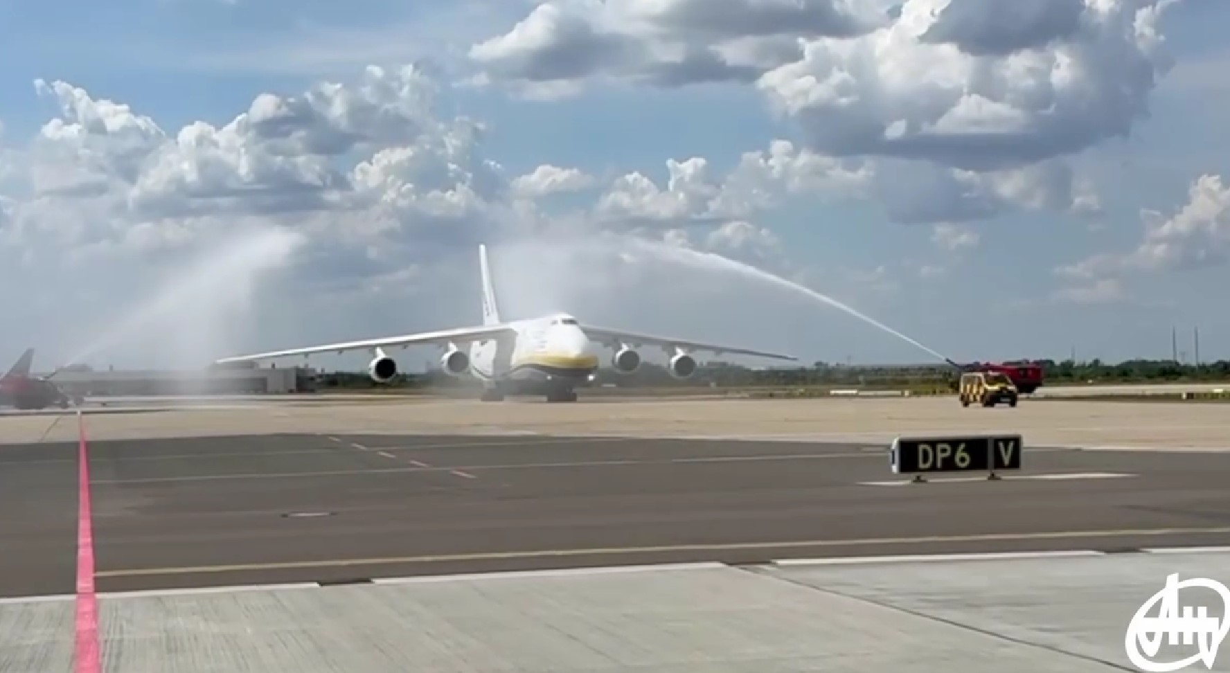 Україна модернізувала і підняла в небо літак Ан-124, його кияни знімали на відео - фото 10