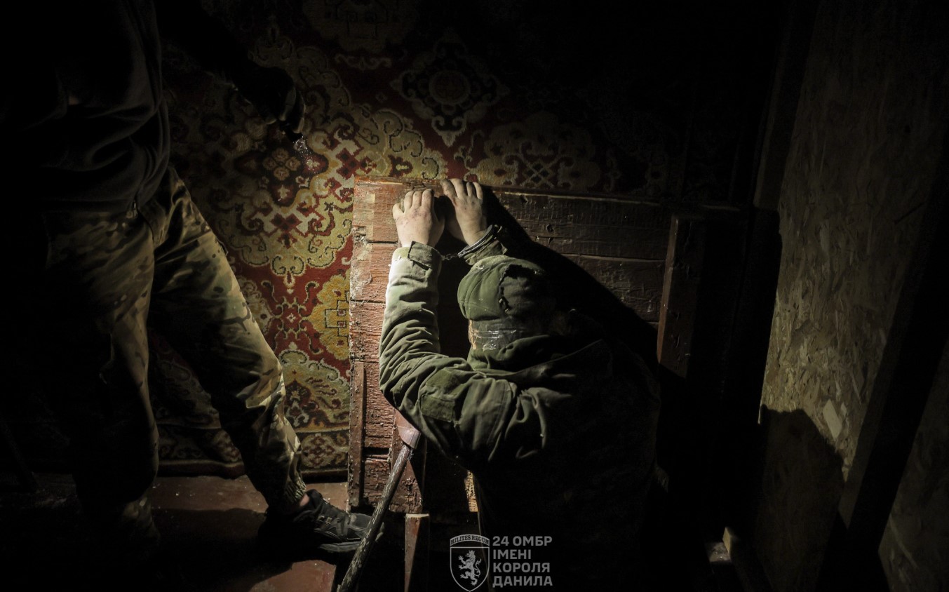 У полон взяли російських десантників, які колись вважалися елітою. Фото - фото 9