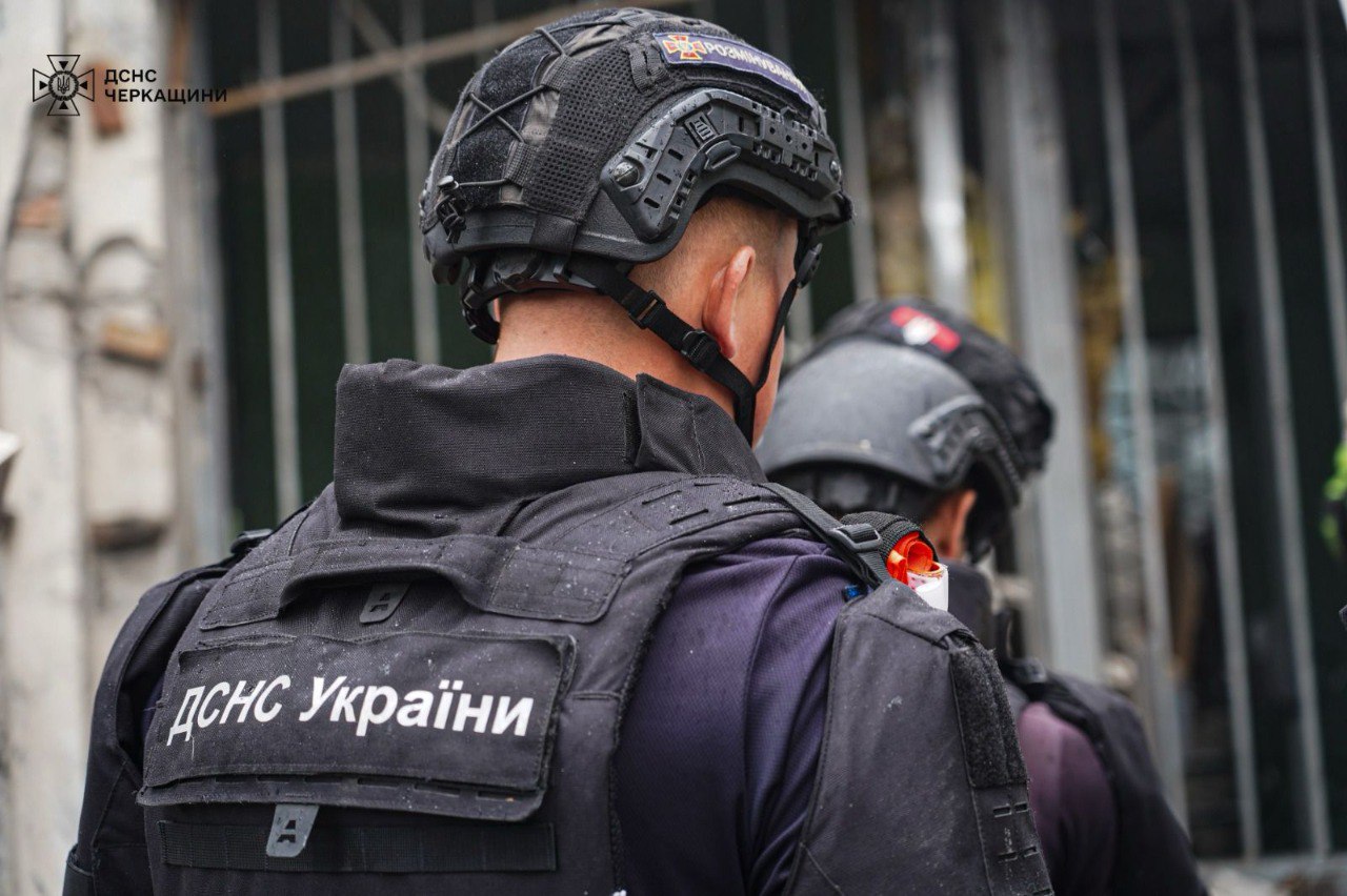 Рятувальники показали процес ліквідації наслідків атаки по Каневу - фото 4
