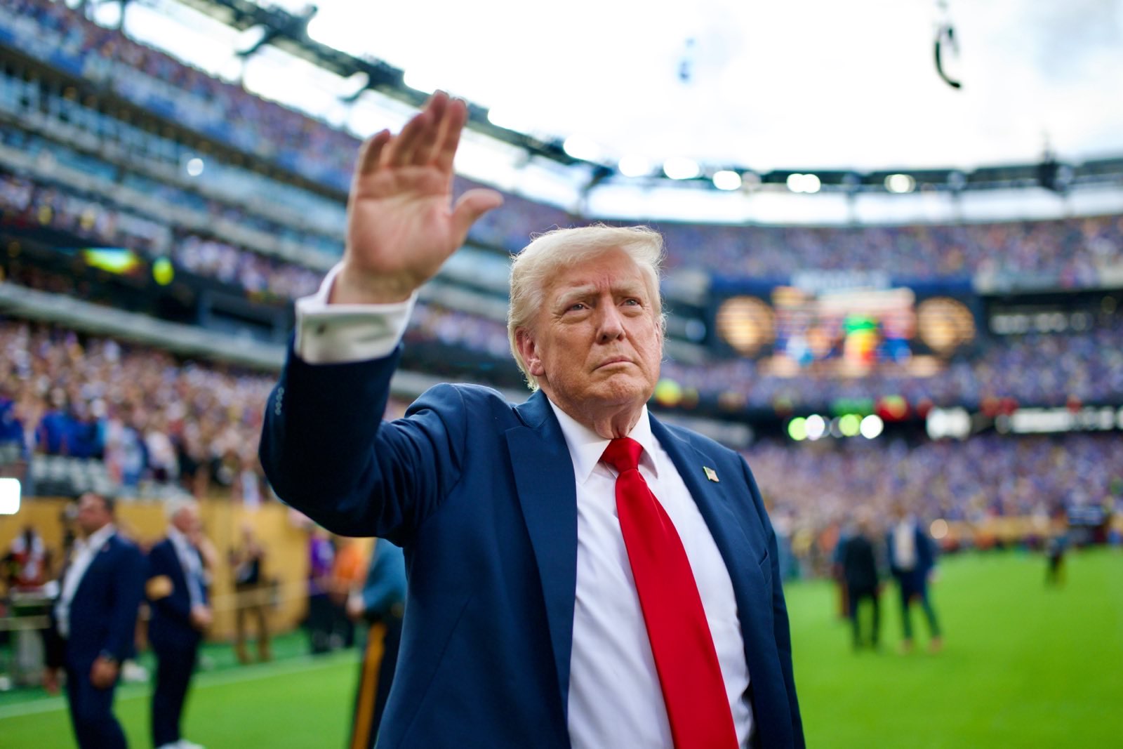 Чому у Дональда Трампа з’явилися синці на руках? У Білому домі пояснили - фото 2