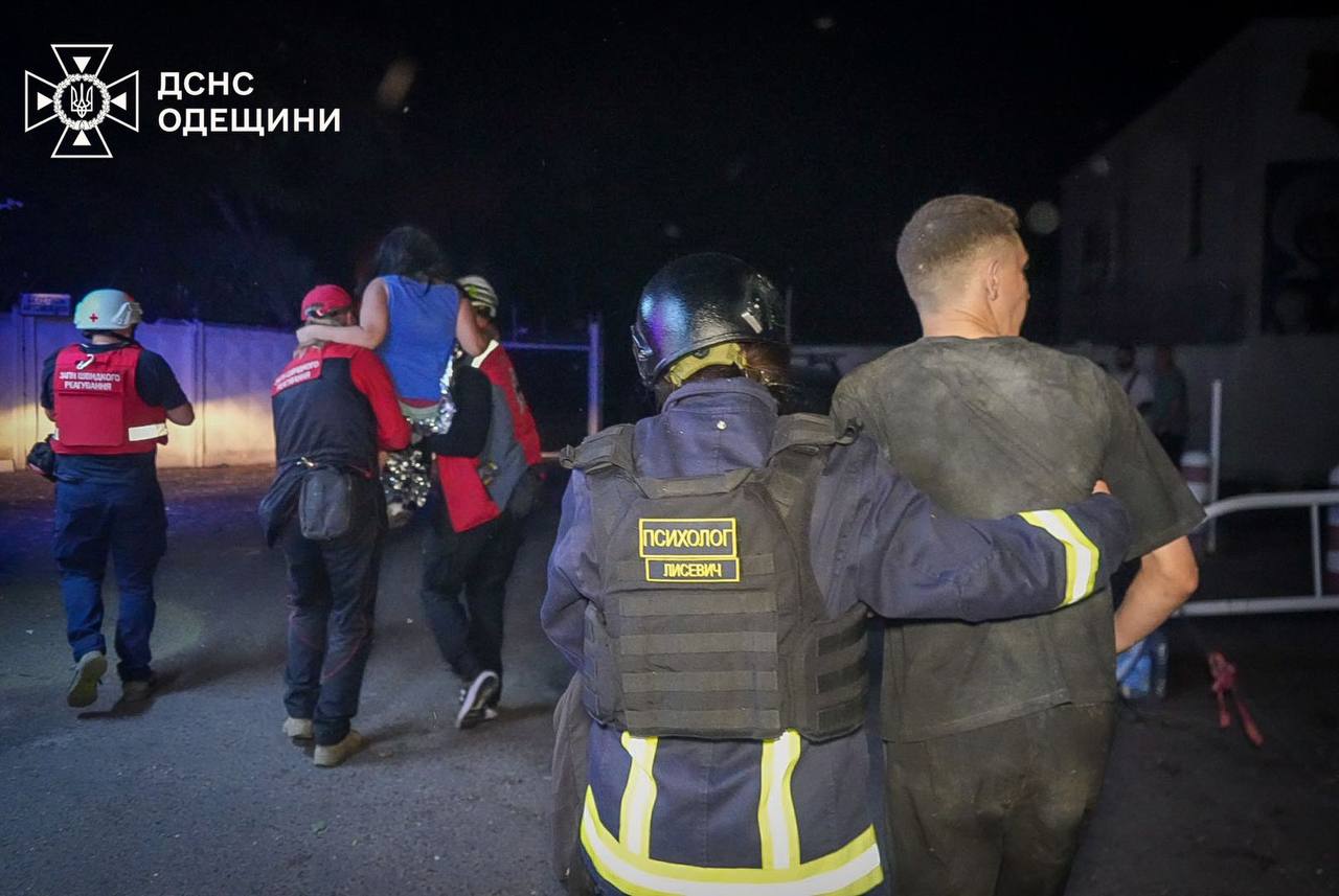 Російські дрони вдарили по Одесі: є загиблі та поранені - фото 4
