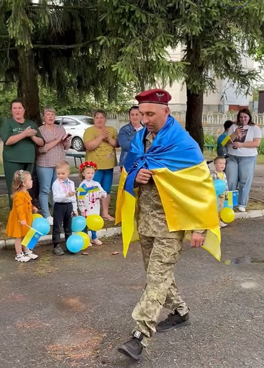 Вдома на Вінниччині зустріли захисника, який був у Якутії в російському полоні - фото 6
