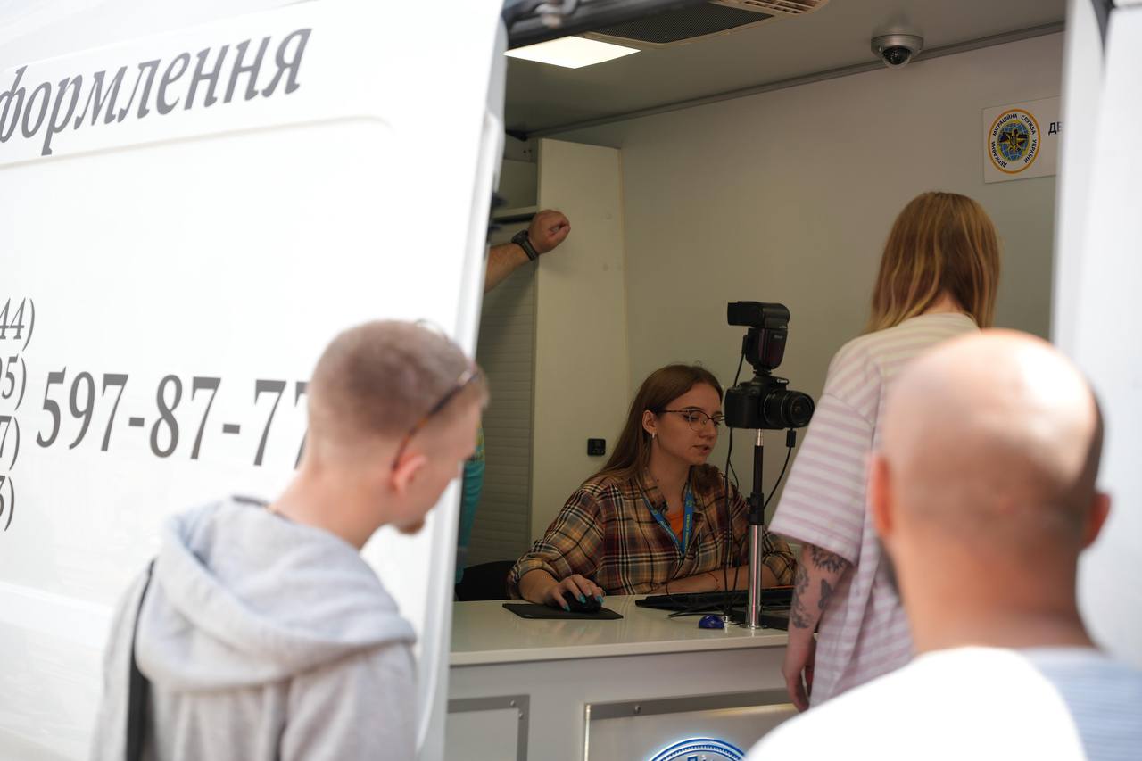 Постраждалим в Києві допомагають відновити втрачені документи