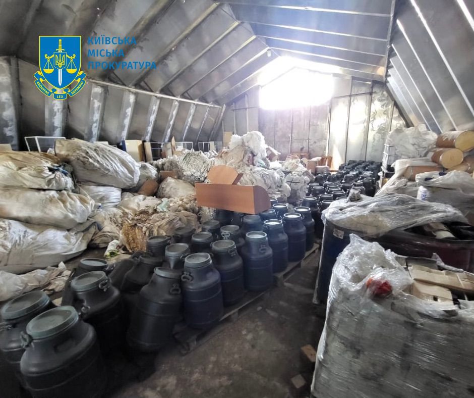 Організували небезпечні сміттєзвалища на Київщині: перед судом постануть 8 осіб