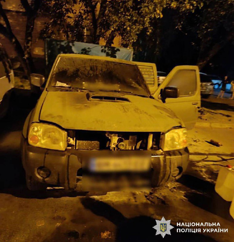 У Києві затримали двох паліїв, які спалили чотири автівки