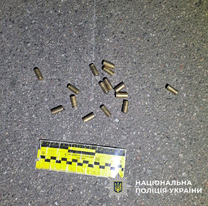У Києві чоловік стріляв в авто з травмата після сварки з водієм - фото 3
