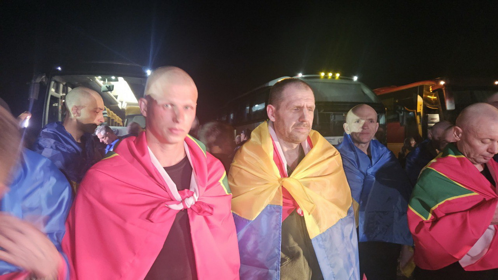 Відбувся новий етап обміну полоненими: Україна повернула додому своїх захисників - фото 4