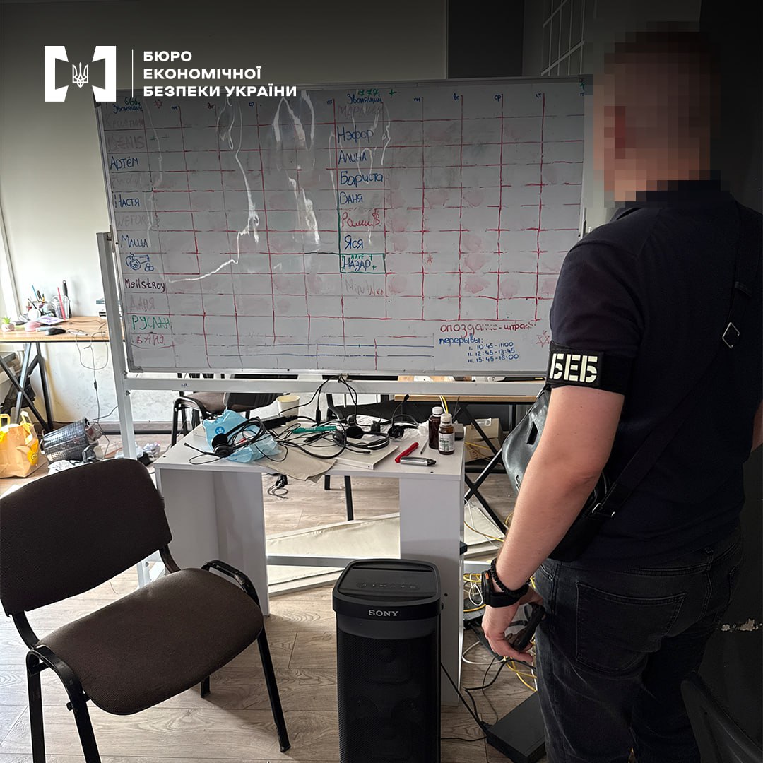 У Києві викрили групу шахраїв, які ошукували іноземців під виглядом інвесторів - фото 2