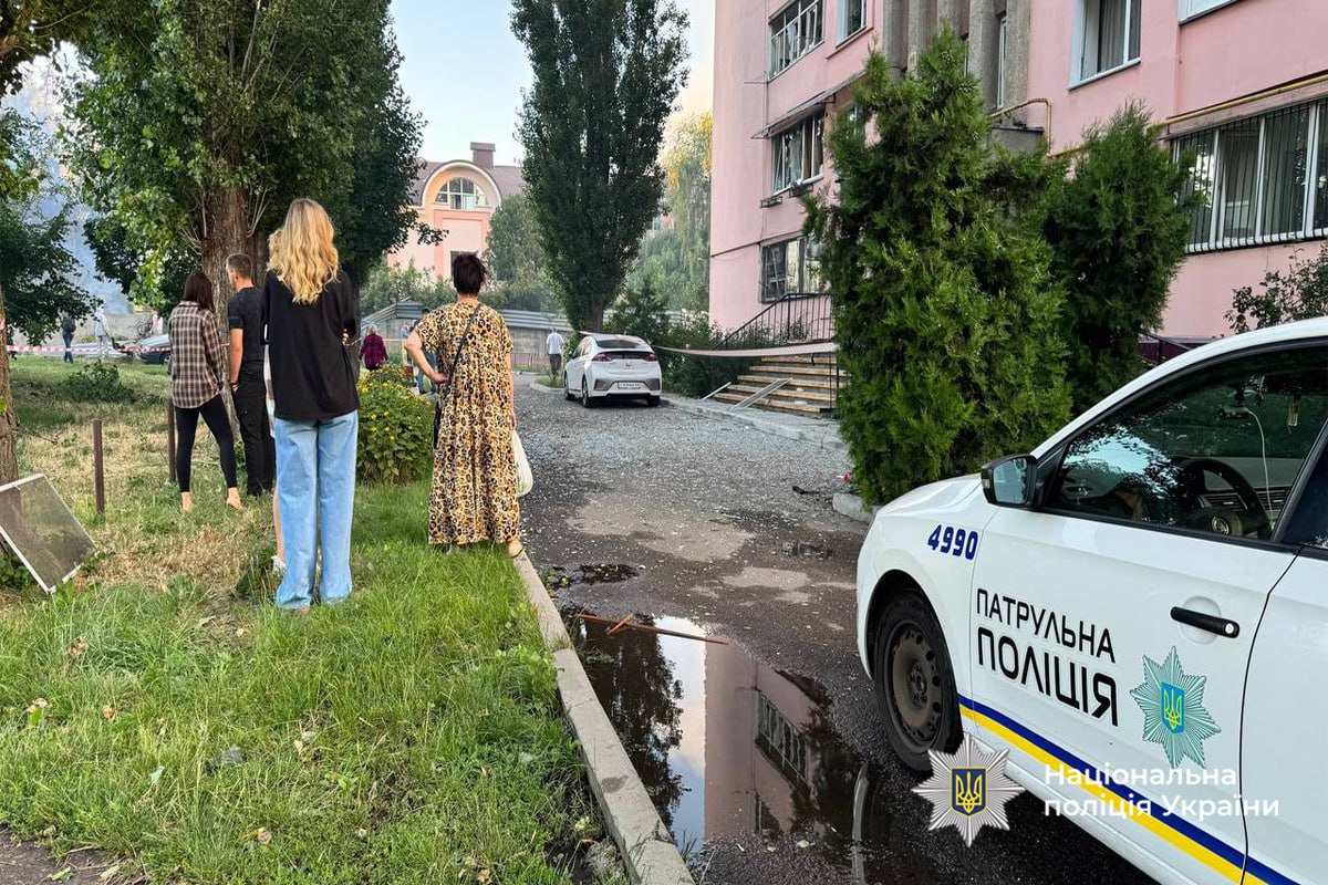 У Черкасах госпіталізовано трьох медиків «екстренки», які отримали контузії через удар рф