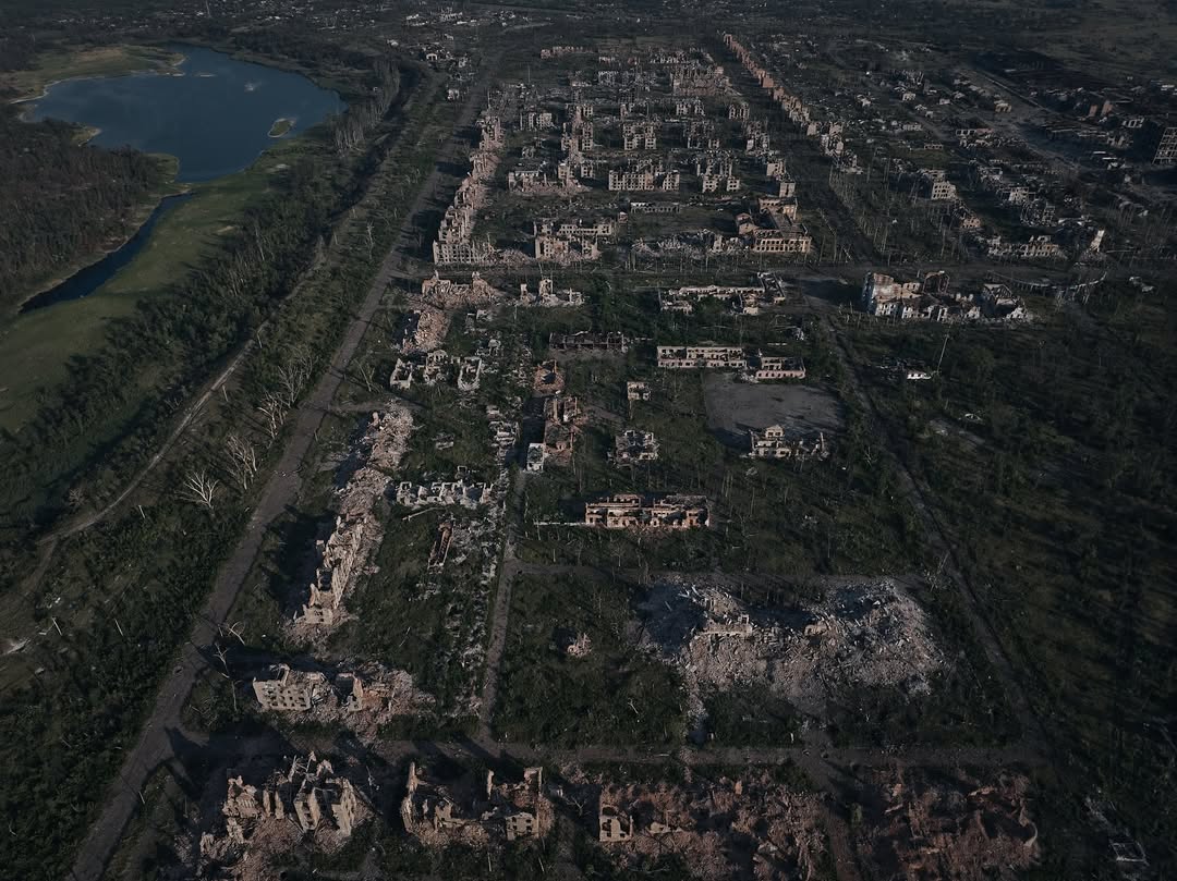 Місто-примара: показали знищений Росією Часів Яр. Фото