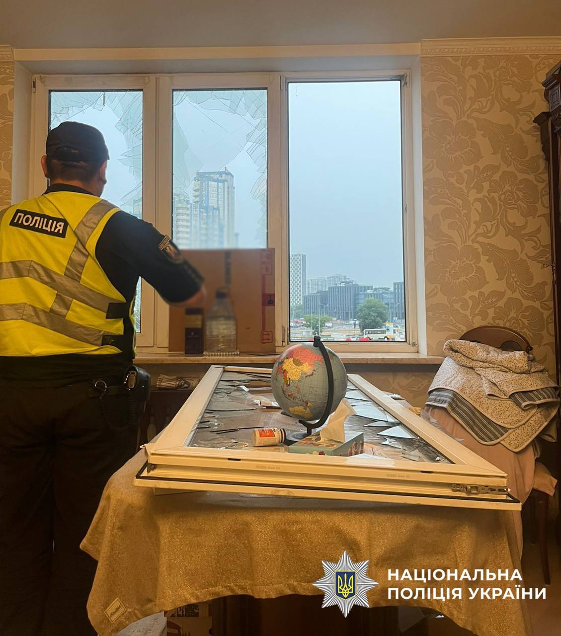 У Києві пошкоджена багатоповерхівка і є постраждалі внаслідок обстрілу - фото 3