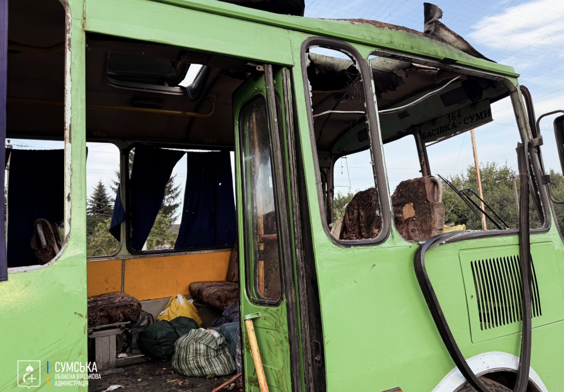 Дрон атакував автобус на Сумщині – загинули пасажири