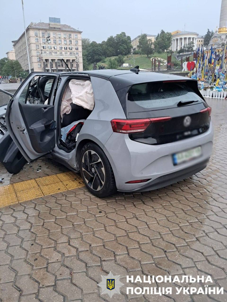 На Хрещатику Volkswagen в’їхав у підземний перехід