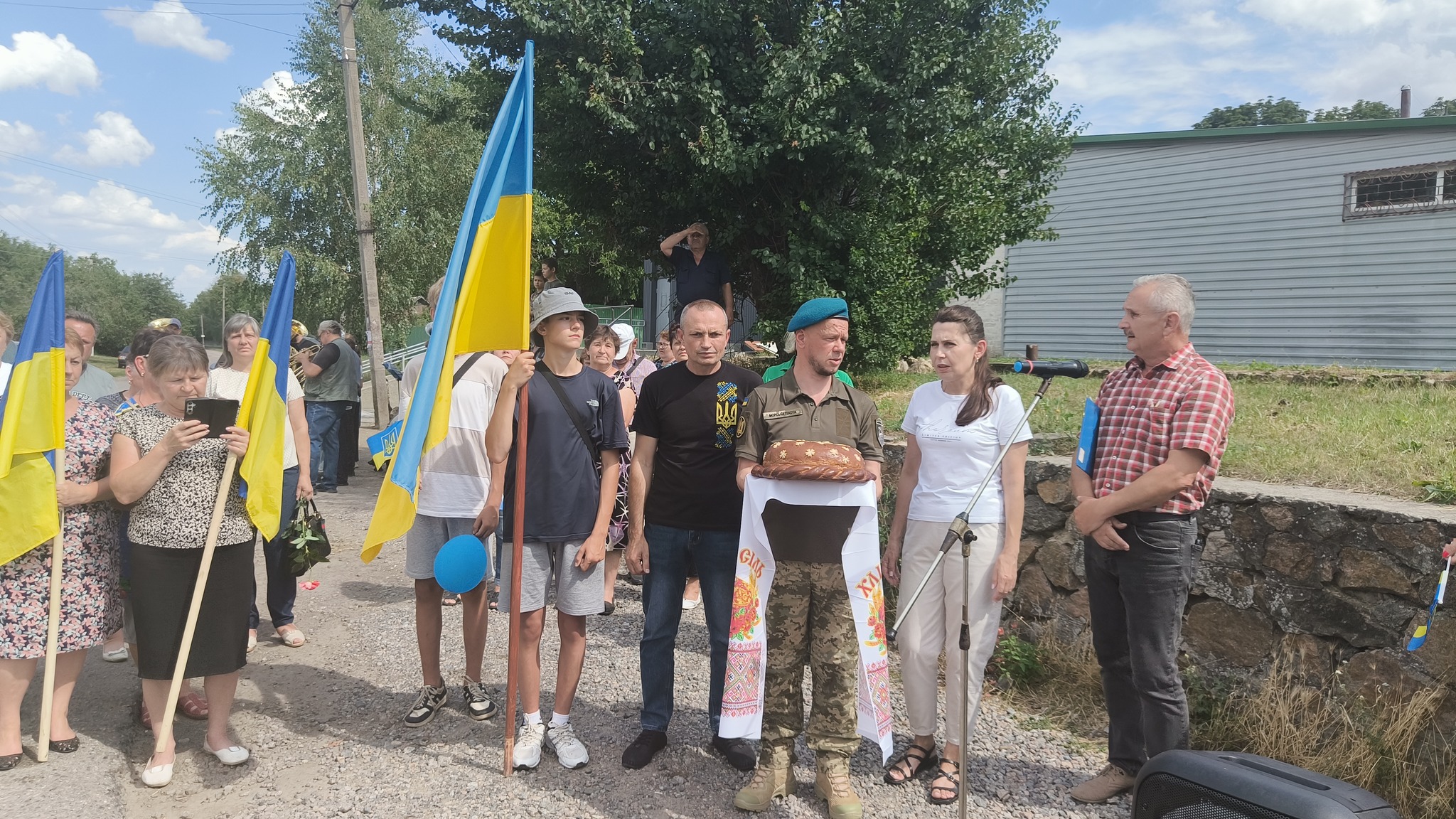 В громаді на Черкащині зустріли захисника, який повернувся з російської неволі - фото 2