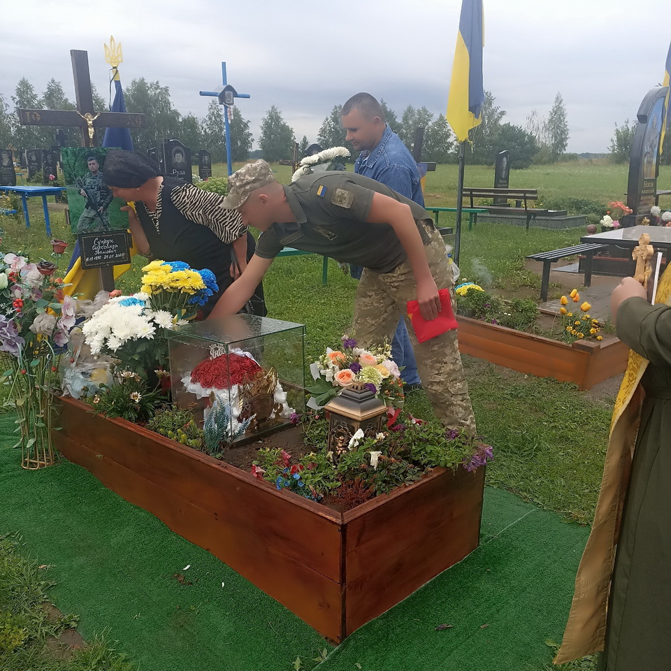 Орден «За мужність» передали дружині полеглого прикордонника з Вінниччини - фото 3