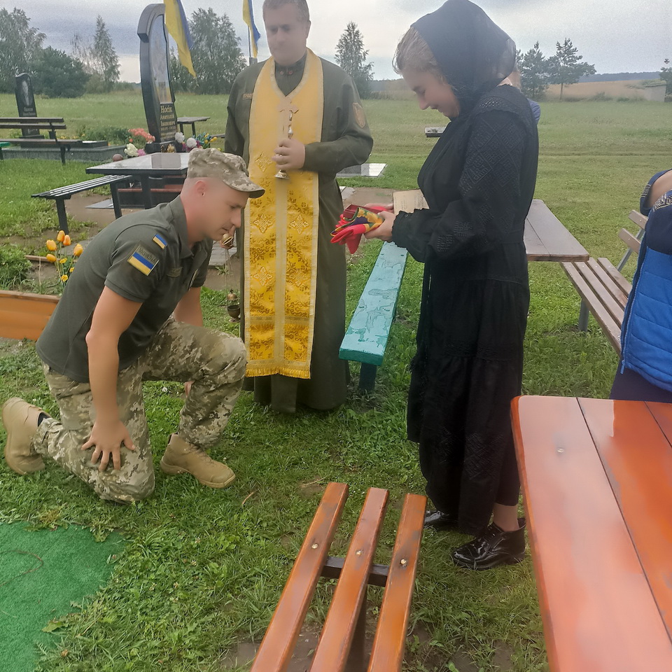 Орден «За мужність» передали дружині полеглого прикордонника з Вінниччини - фото 5