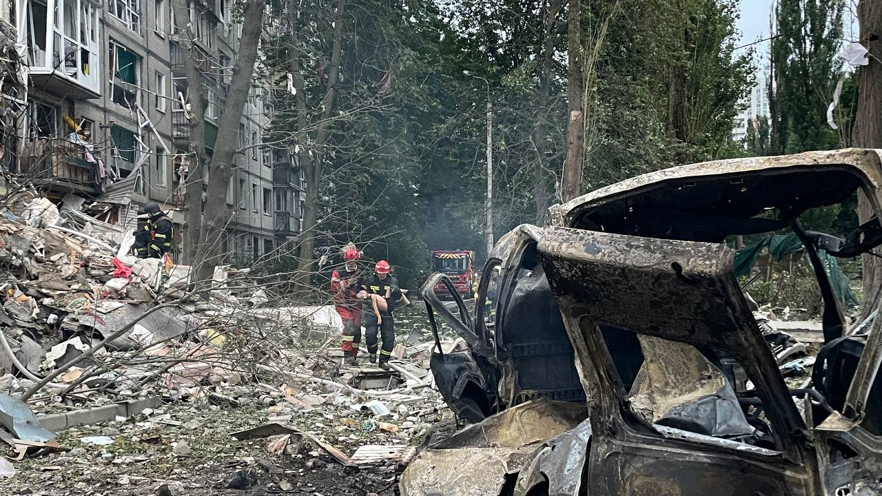 Понад 300 дронів та 8 ракет запустили росіяни цієї ночі, — Зеленський