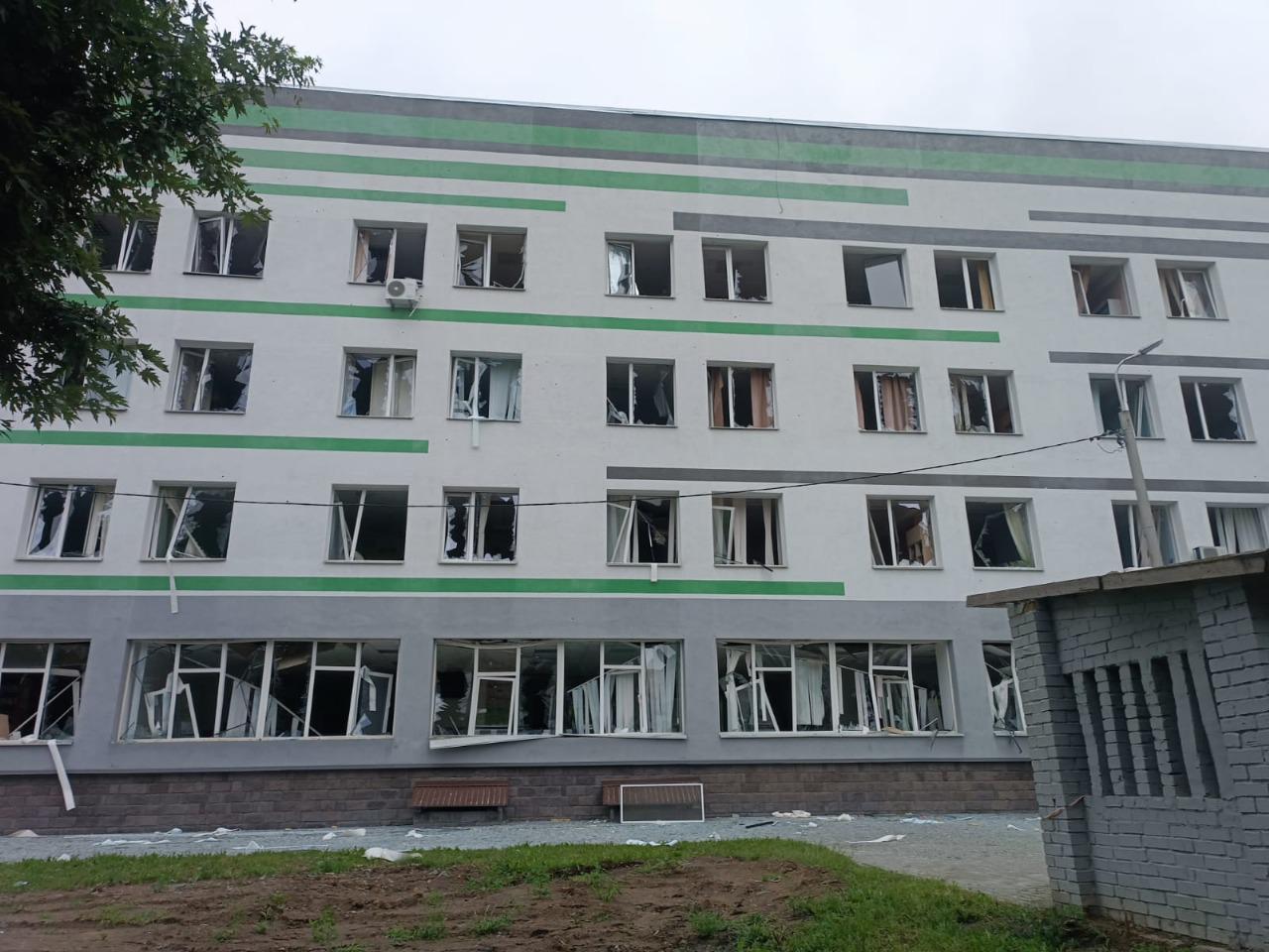 У столиці під час обстрілів пошкоджено 3 медичних заклади - фото 3
