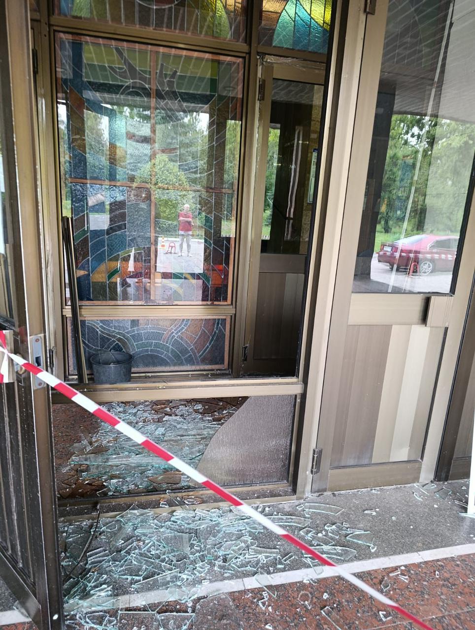 У столиці під час обстрілів пошкоджено 3 медичних заклади - фото 2