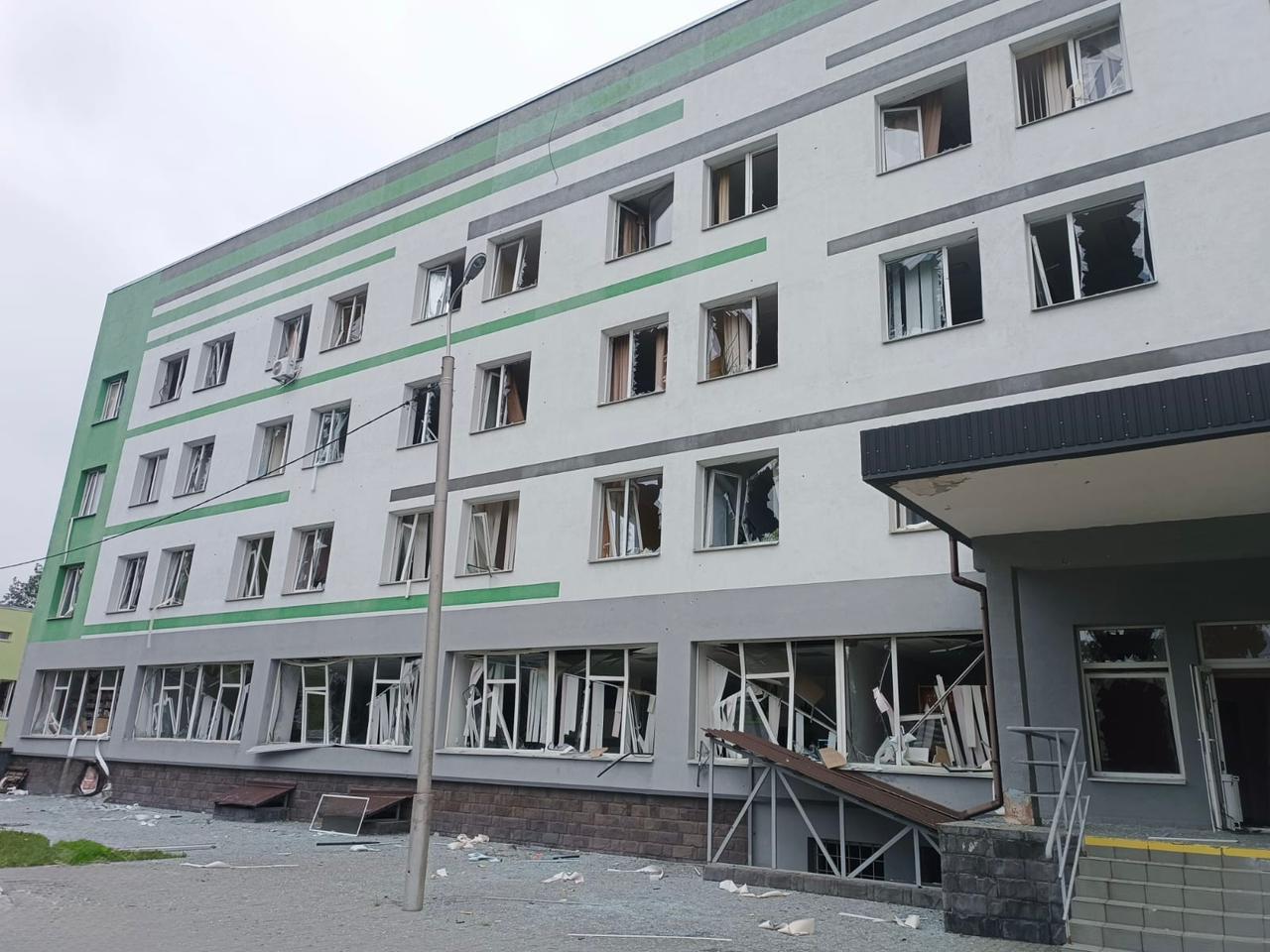 У столиці під час обстрілів пошкоджено 3 медичних заклади